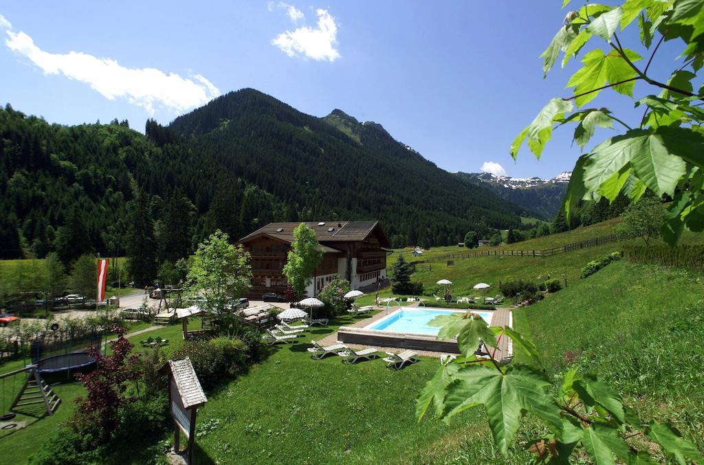 Landhaus St. Georg Acomodação com café da manhã Saalbach-Hinterglemm Exterior foto